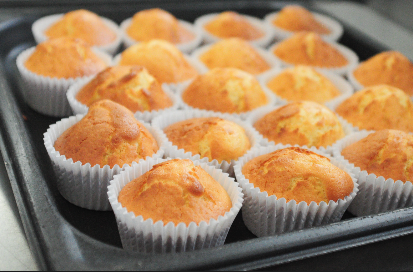 焼き上がったビスキュイ・ド・サヴォワ